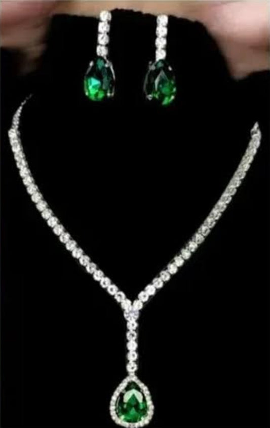 Elegant Green pendant necklace set
