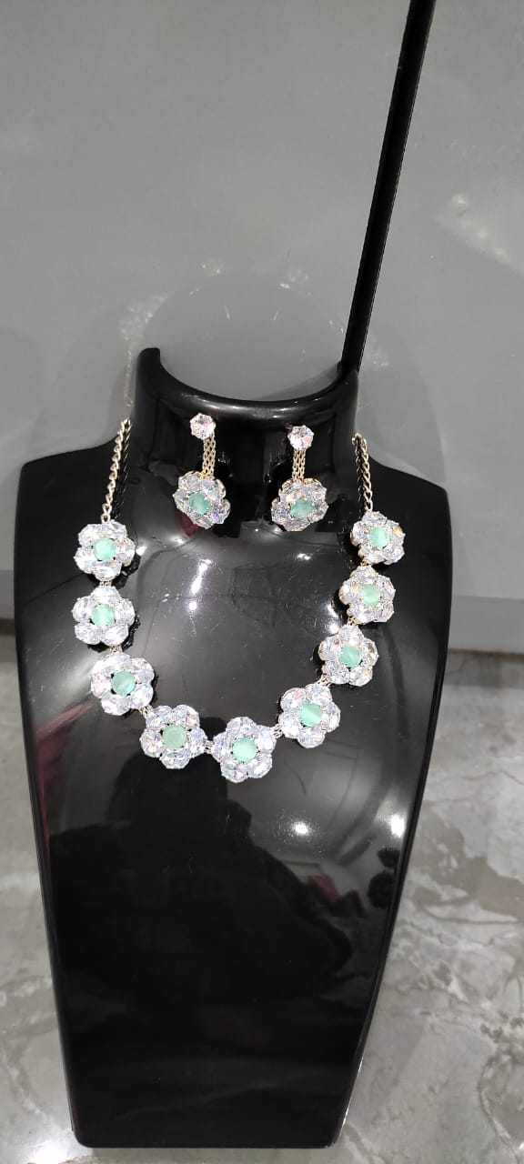 Jewellery set with cute floral design