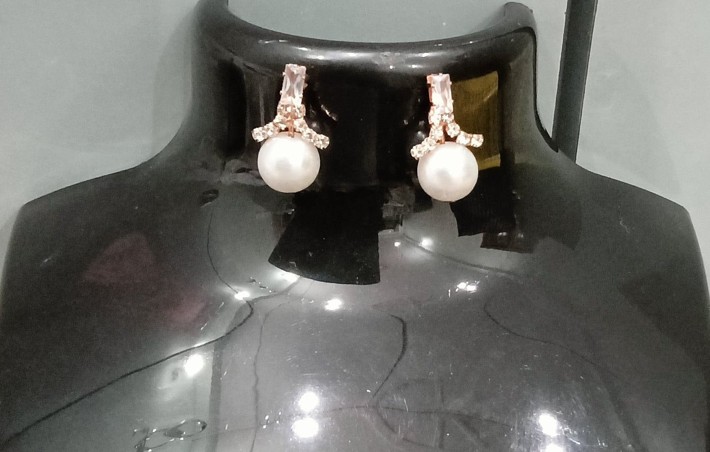 Pearl Rose gold plated earrings