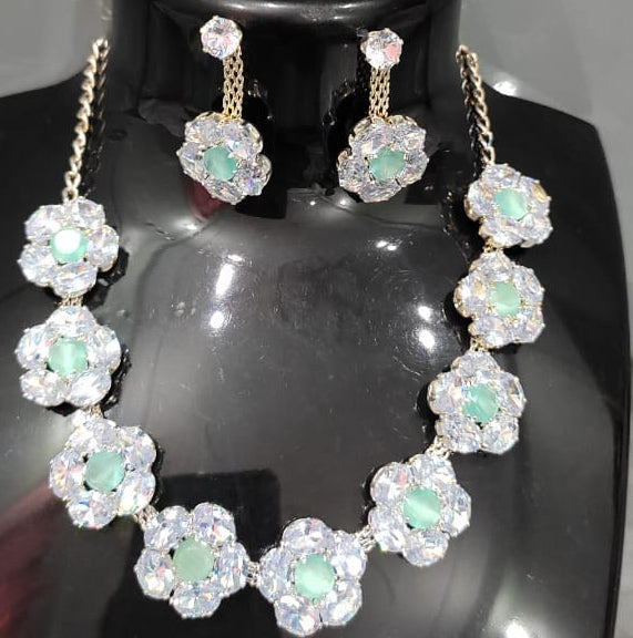 Jewellery set with cute floral design