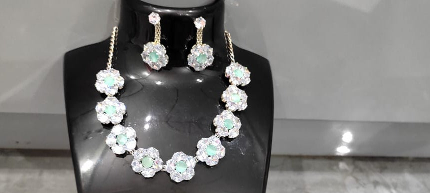 Jewellery set with cute floral design