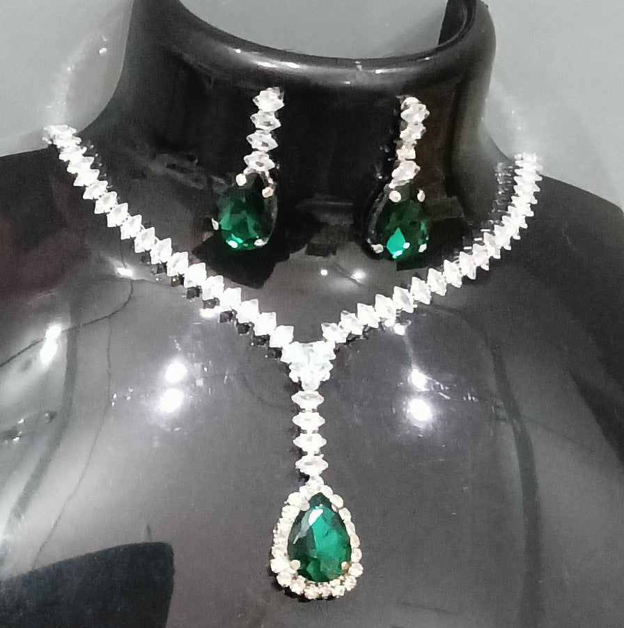 Elegant Green pendant necklace set