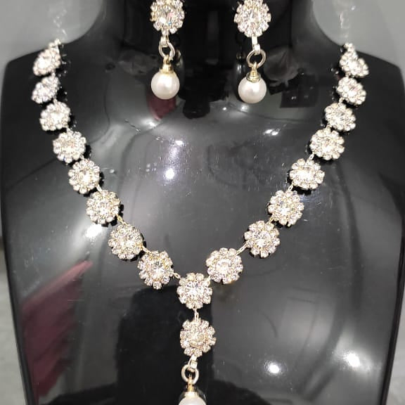 Cute floral design necklace set