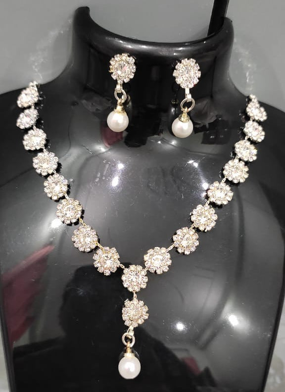 Cute floral design necklace set