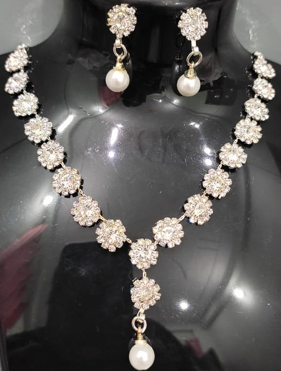 Cute floral design necklace set