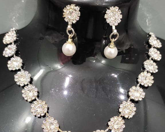 Cute floral design necklace set